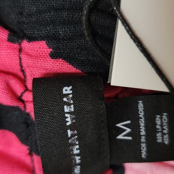 📌FINAL SALE |Who What Wear | Pink And Black Linen Floral Print Shorts - Picture 7 of 11